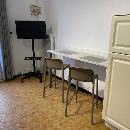 Au Coeur De En Parking Prive Wifi * لا كوتينيير