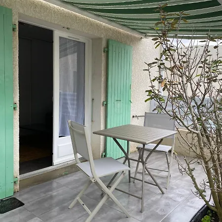 Au Coeur De En Parking Prive Wifi لا كوتينيير